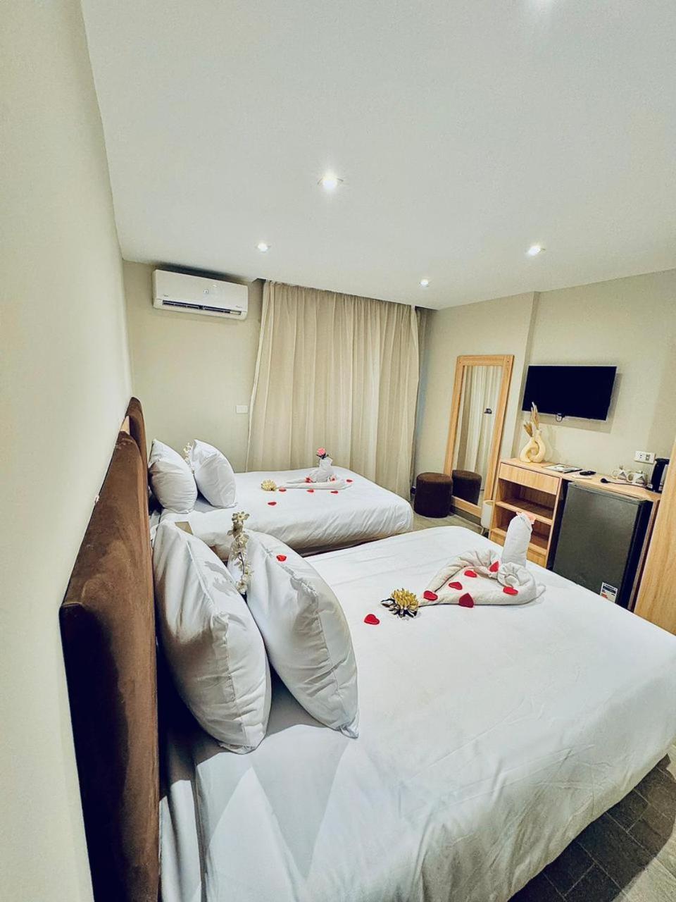 Khufu Pyramids Inn Nazlet el-Sîsi Esterno foto