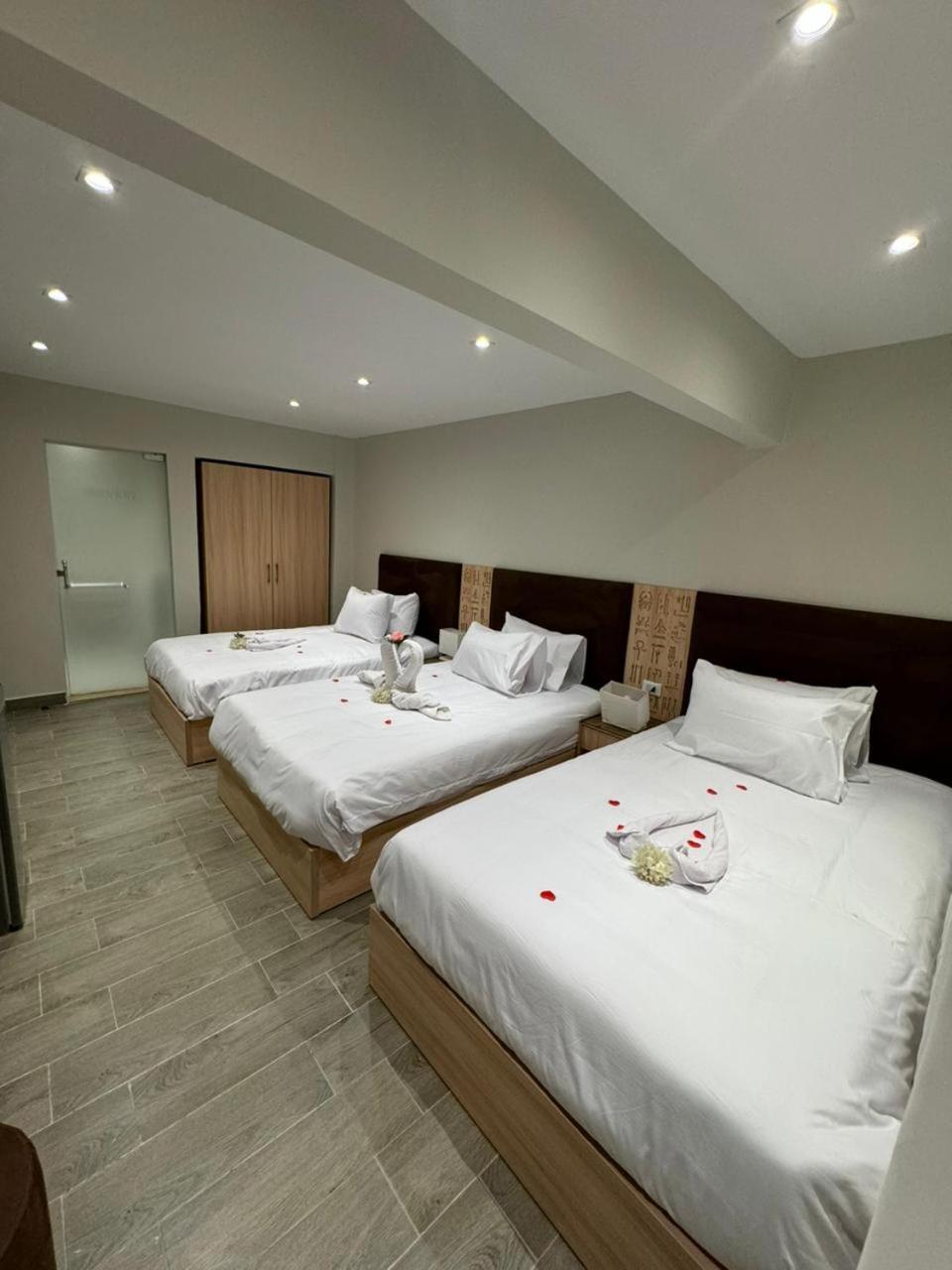 Khufu Pyramids Inn Nazlet el-Sîsi Esterno foto