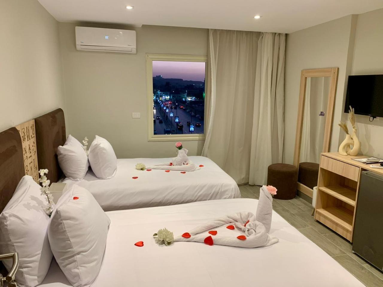Khufu Pyramids Inn Nazlet el-Sîsi Esterno foto