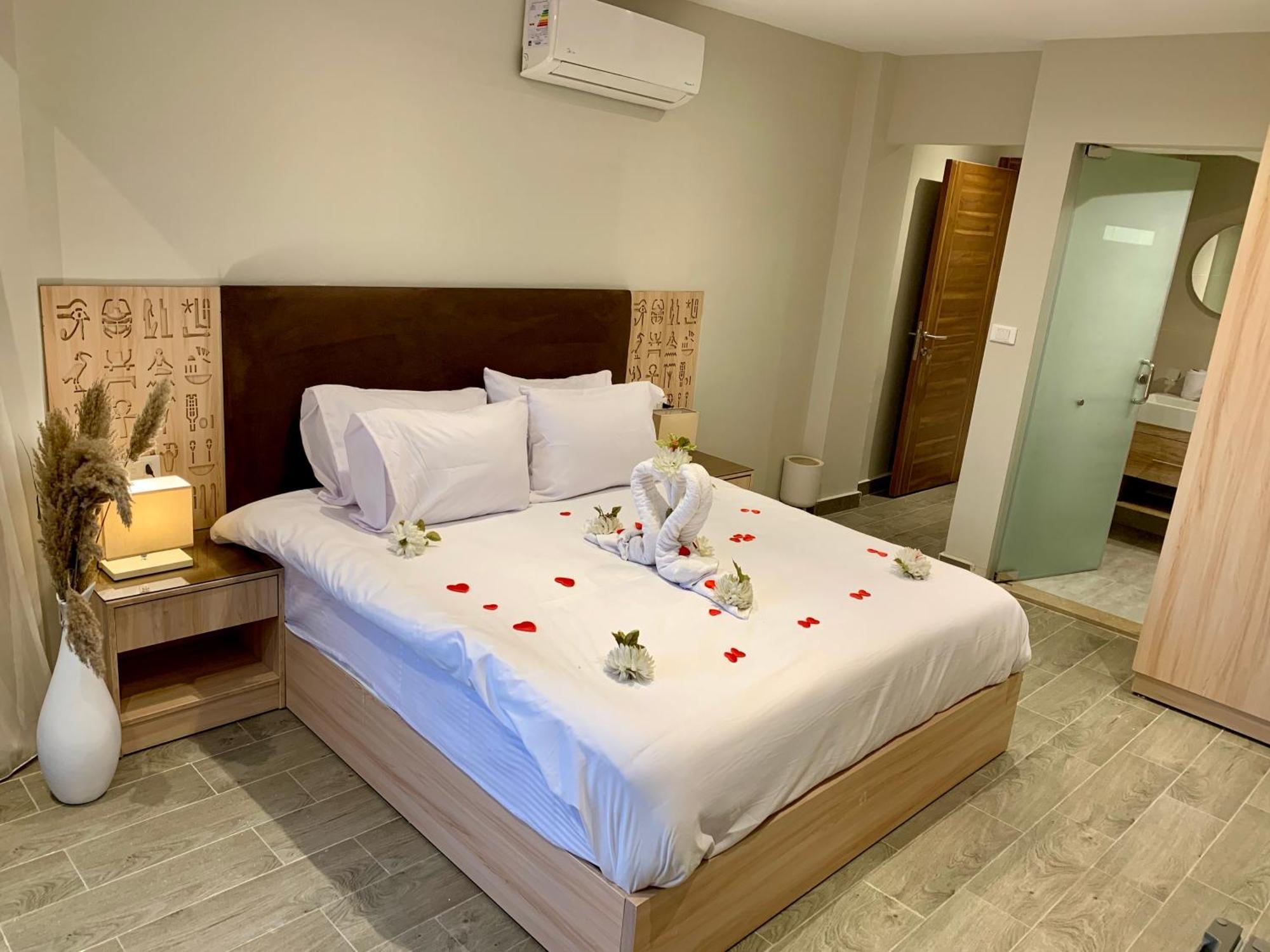 Khufu Pyramids Inn Nazlet el-Sîsi Esterno foto